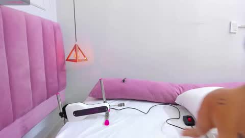 Snapshot of megansaenz_1 chatting on 11.18.25 Megan online show from 11.18.25