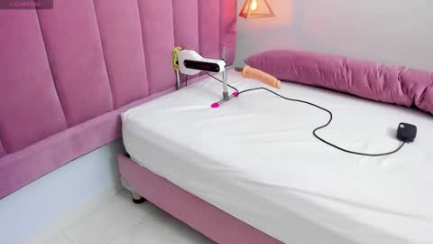 Snapshot of megansaenz_1 chatting on 11.24.25 Megan online show from 11.24.25