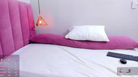 Snapshot of megansaenz_1 chatting on 11.26.25 Megan online show from 11.26.25