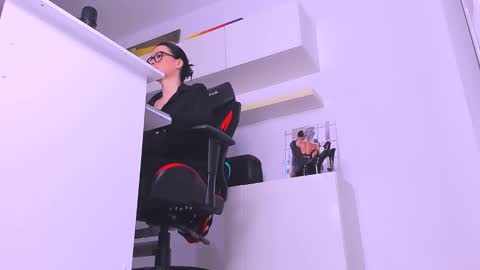 Megan online show from 12.21.24