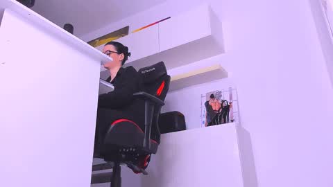 Megan online show from 12.21.24