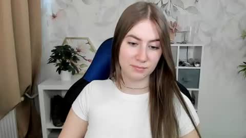 Snapshot of meganx_candy chatting on 06.18.26 Megan online show from 06.18.26