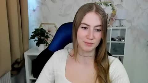 Snapshot of meganx_candy chatting on 07.28.26 Megan online show from 07.28.26