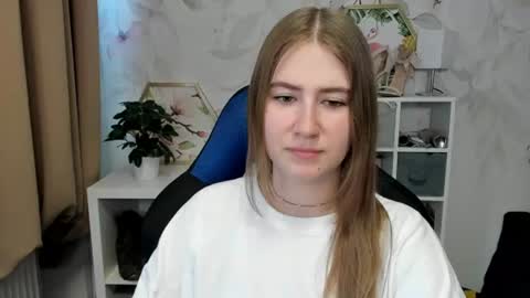 Snapshot of meganx_candy chatting on 07.30.26 Megan online show from 07.30.26