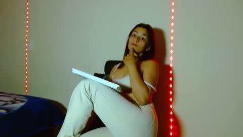 Snapshot of meganxox25 chatting on 04.14.26 meganxox25 online show from 04.14.26