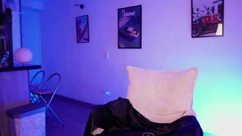 Snapshot of megga_bluee chatting on 11.09.25 megga_bluee online show from 11.09.25