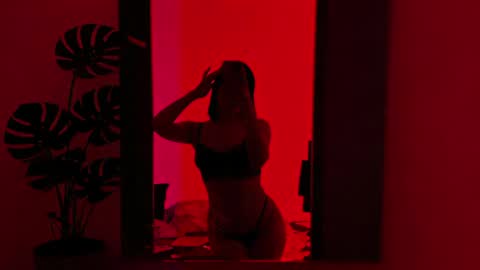 Snapshot of meggan_foxxy chatting on 05.08.26 meggan_foxxy online show from 05.08.26