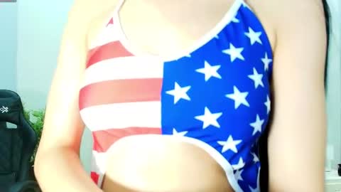 Snapshot of meggan_luxx chatting on 07.04.26 MEGGAN LUXX online show from 07.04.26