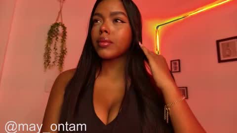 Snapshot of meggancarter chatting on 12.04.25 online show from 12.04.25