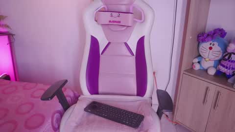 Snapshot of meggie_1j chatting on 11.13.25 Meggie 1J online show from 11.13.25