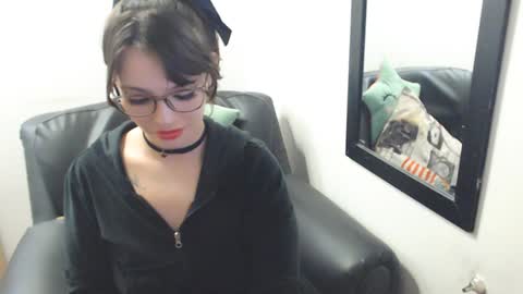 Snapshot of meghan_cherrys chatting on 01.22.25 meghan online show from 01.22.25