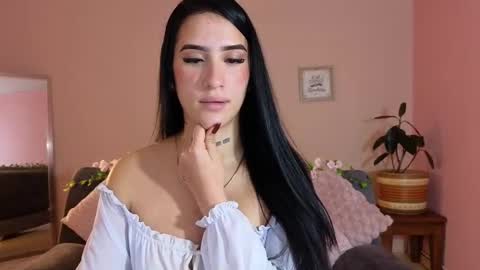 Snapshot of mei_naughtycat chatting on 10.11.25 Mei online show from 10.11.25