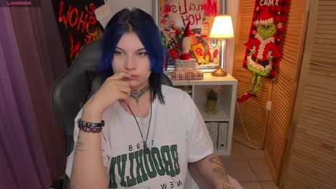 Snapshot of mekurisu chatting on 12.11.24 mekurisu online show from 12.11.24