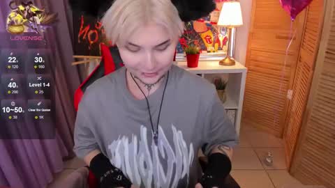 Snapshot of mekurisu chatting on 03.04.25 mekurisu online show from 03.04.25