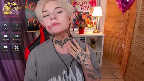 Snapshot of mekurisu chatting on 03.04.25 mekurisu online show from 03.04.25