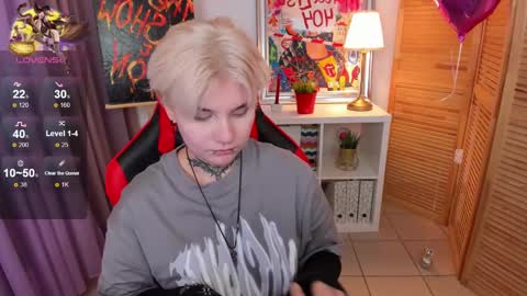 Snapshot of mekurisu chatting on 03.04.25 mekurisu online show from 03.04.25