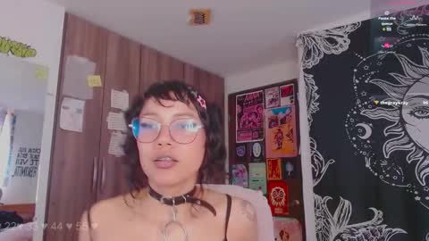 Snapshot of mel_dahlia chatting on 10.30.25 Melissa - - Please help me to reach 100 thumbs up online show from 10.30.25