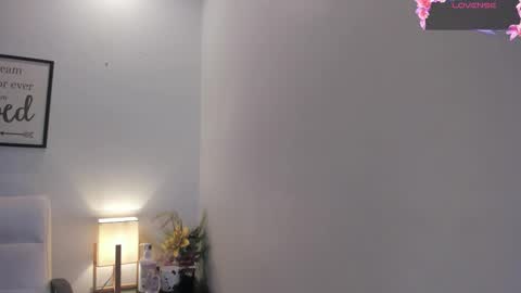 Snapshot of melan_owen chatting on 10.18.25 melan_owen online show from 10.18.25