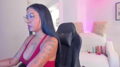 Snapshot of melan_owen chatting on 05.25.26 melan_owen online show from 05.25.26