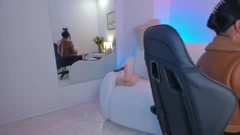 Snapshot of melan_owen chatting on 06.07.26 melan_owen online show from 06.07.26