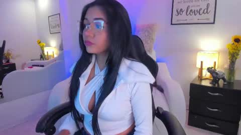 Snapshot of melan_owen chatting on 06.28.26 melan_owen online show from 06.28.26
