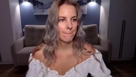 Melanie Bennett online show from 11.16.25