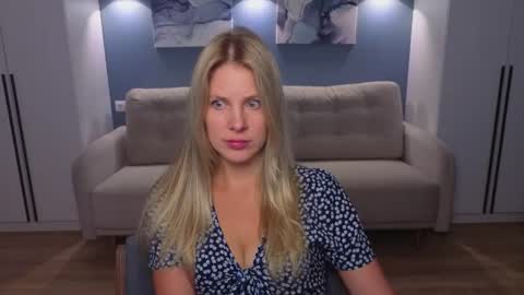 Snapshot of melaniebennett chatting on 07.25.26 Melanie Bennett online show from 07.25.26
