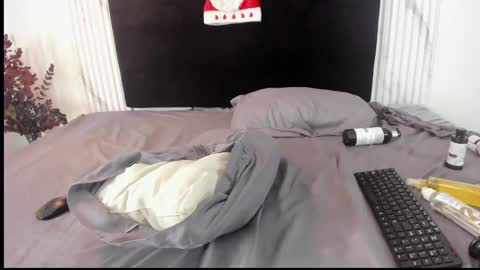 Melaniecooper online show from 12.12.24