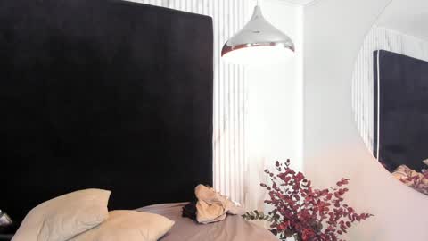 Melaniecooper online show from 01.24.25