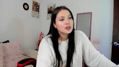 Snapshot of melanieev chatting on 02.12.26 mel online show from 02.12.26