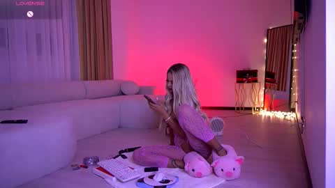 Snapshot of melanielexxx chatting on 01.18.26 OF melanielexxx online show from 01.18.26