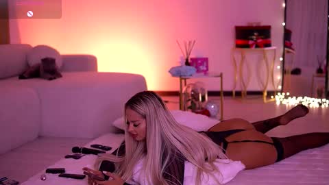 Snapshot of melanielexxx chatting on 02.07.26 OF melanielexxx online show from 02.07.26