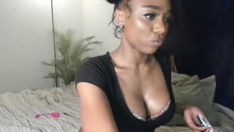 Snapshot of melaninmelanix chatting on 03.02.25 melaninmelanix online show from 03.02.25