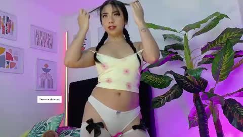 Snapshot of melany_na chatting on 06.17.26 Melany online show from 06.17.26