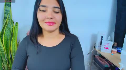    Independent model online show from 05.18.26