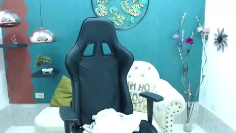 Snapshot of melika_sweet chatting on 02.28.25 eli online show from 02.28.25