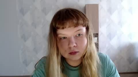 Snapshot of melina_beauty chatting on 07.15.26 Melina online show from 07.15.26