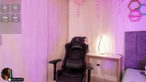 Snapshot of melina_ferrer1 chatting on 11.14.25 EI online show from 11.14.25