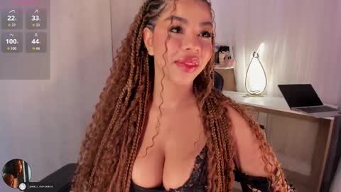 Snapshot of melina_ferrer1 chatting on 11.23.25 EI online show from 11.23.25