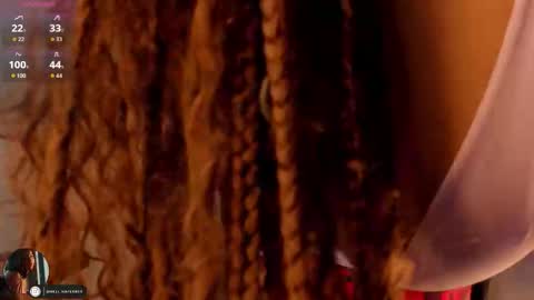 Snapshot of melina_ferrer1 chatting on 11.25.25 EI online show from 11.25.25