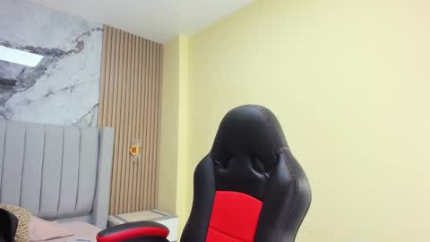 M E L I N A  online show from 09.13.25