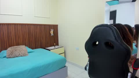 M E L I N A  online show from 10.01.25