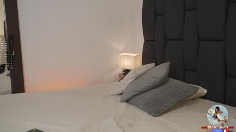 Snapshot of melisalopezz chatting on 11.21.25 On vacation until Monday online show from 11.21.25