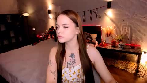 Snapshot of melissabells chatting on 10.28.25 Melisa online show from 10.28.25