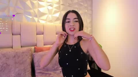 Snapshot of mell_muller chatting on 07.17.26 Mell online show from 07.17.26
