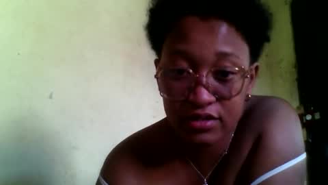 Snapshot of mella395695 chatting on 05.21.26 mella395695 online show from 05.21.26