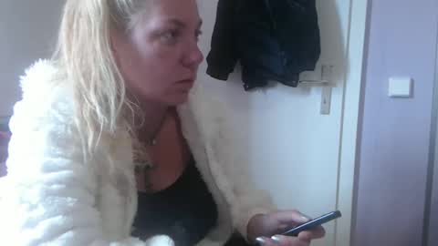 Snapshot of melli23 chatting on 05.16.26 Melli online show from 05.16.26