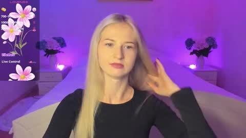 Snapshot of mellina_tey chatting on 10.06.25 Mellina online show from 10.06.25