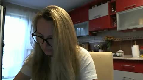 Melly online show from 09.11.25