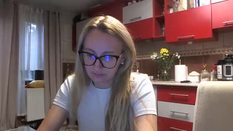 Melly online show from 10.13.25